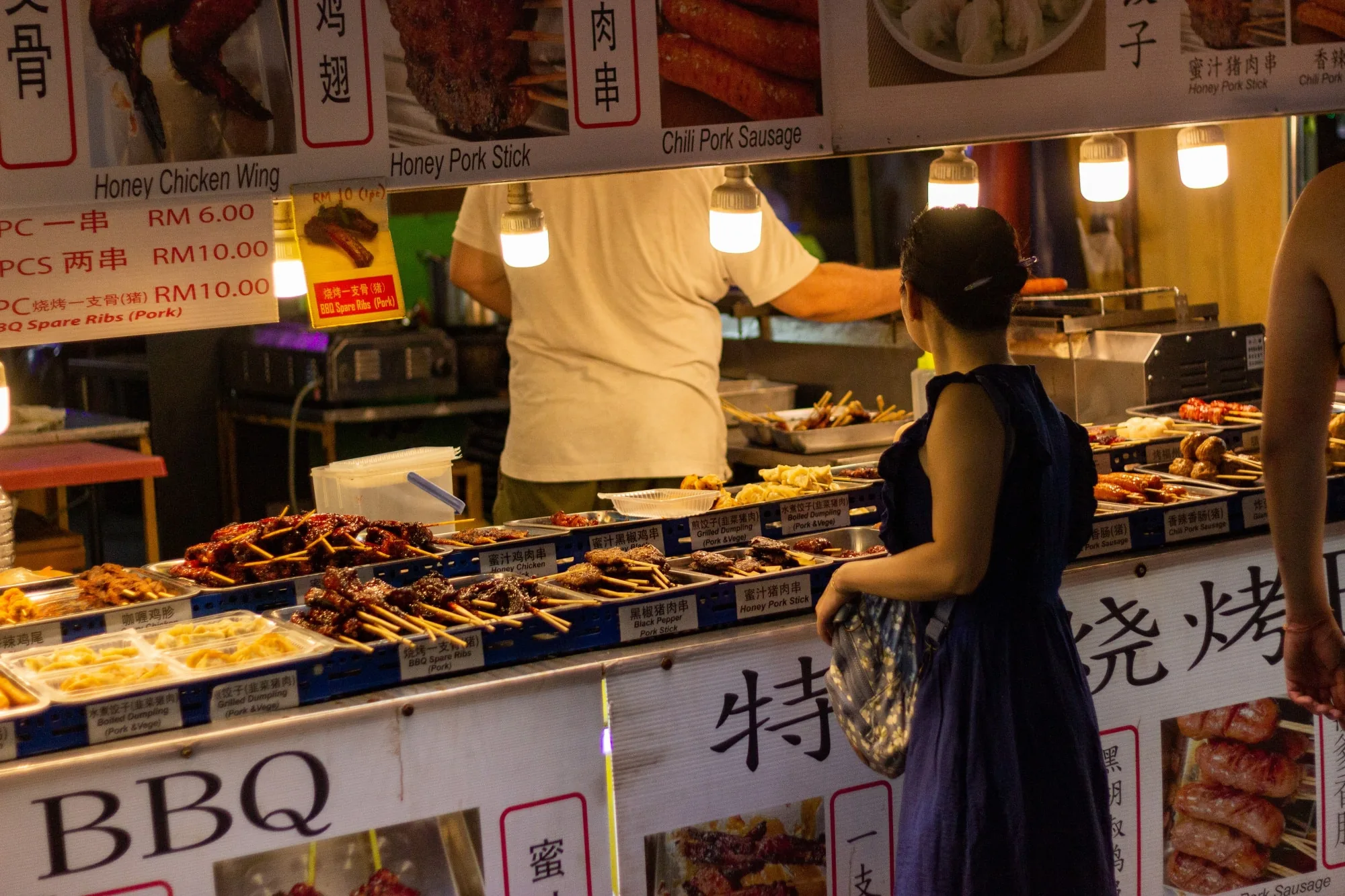 Two ways of experiencing Osaka food — alone at the counter or with a guide